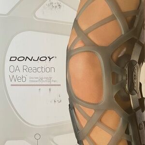 New Donjoy Osteoarthritis Knee Brace. Size small men’s/women’s.